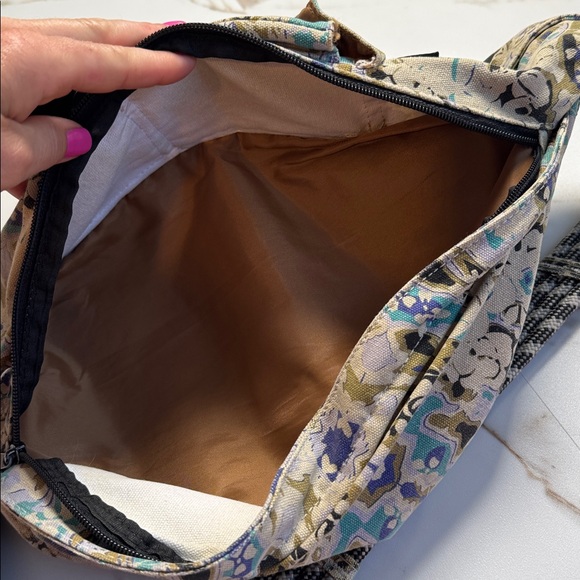 KAVU Cross Body Rope Bag Backpack All Over Print Hike Adventure Travel - Picture 9 of 12